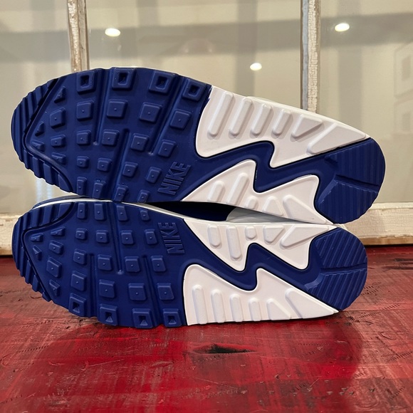 Nike Air Max 90 Flyease Hyper Pink/Deep Royal Blue - Picture 4 of 8